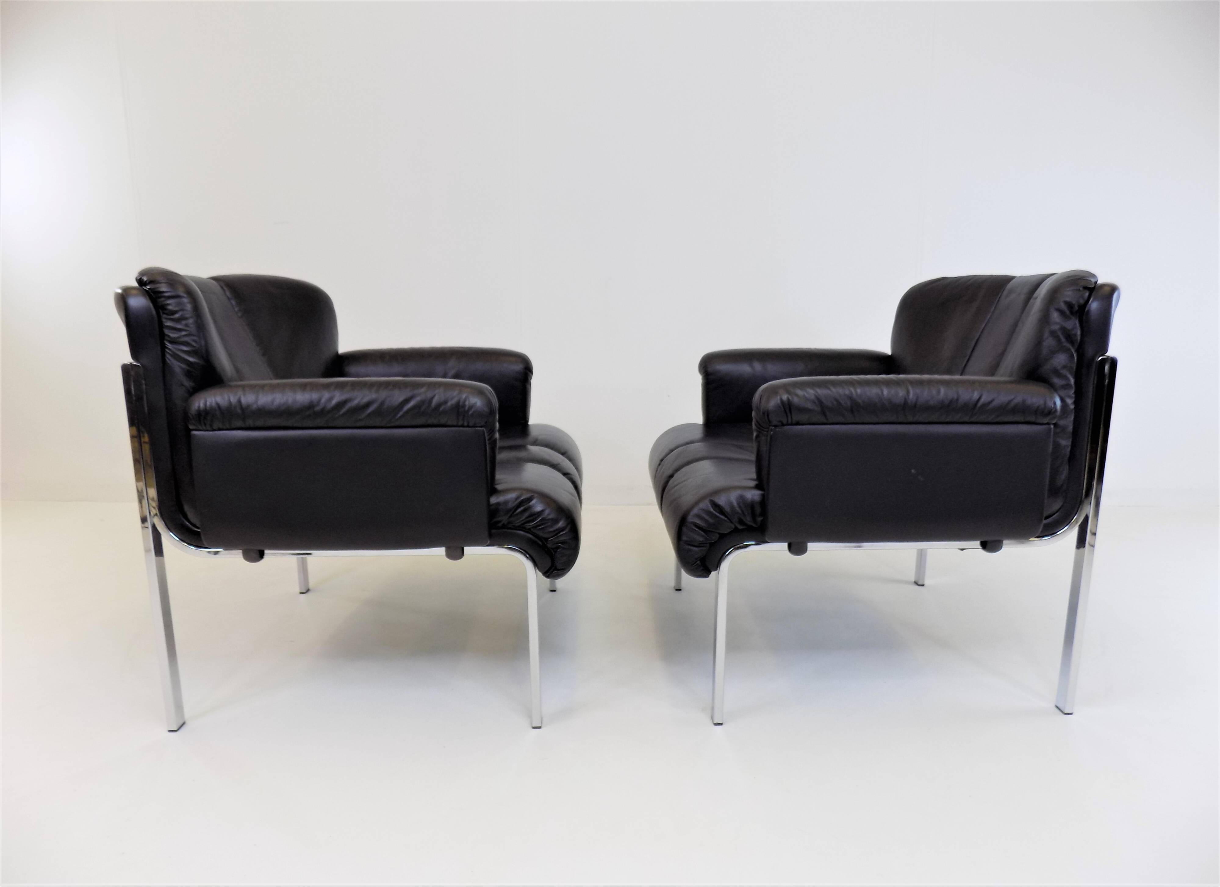 Set of 2 Girsberger Eurochair leather armchairs