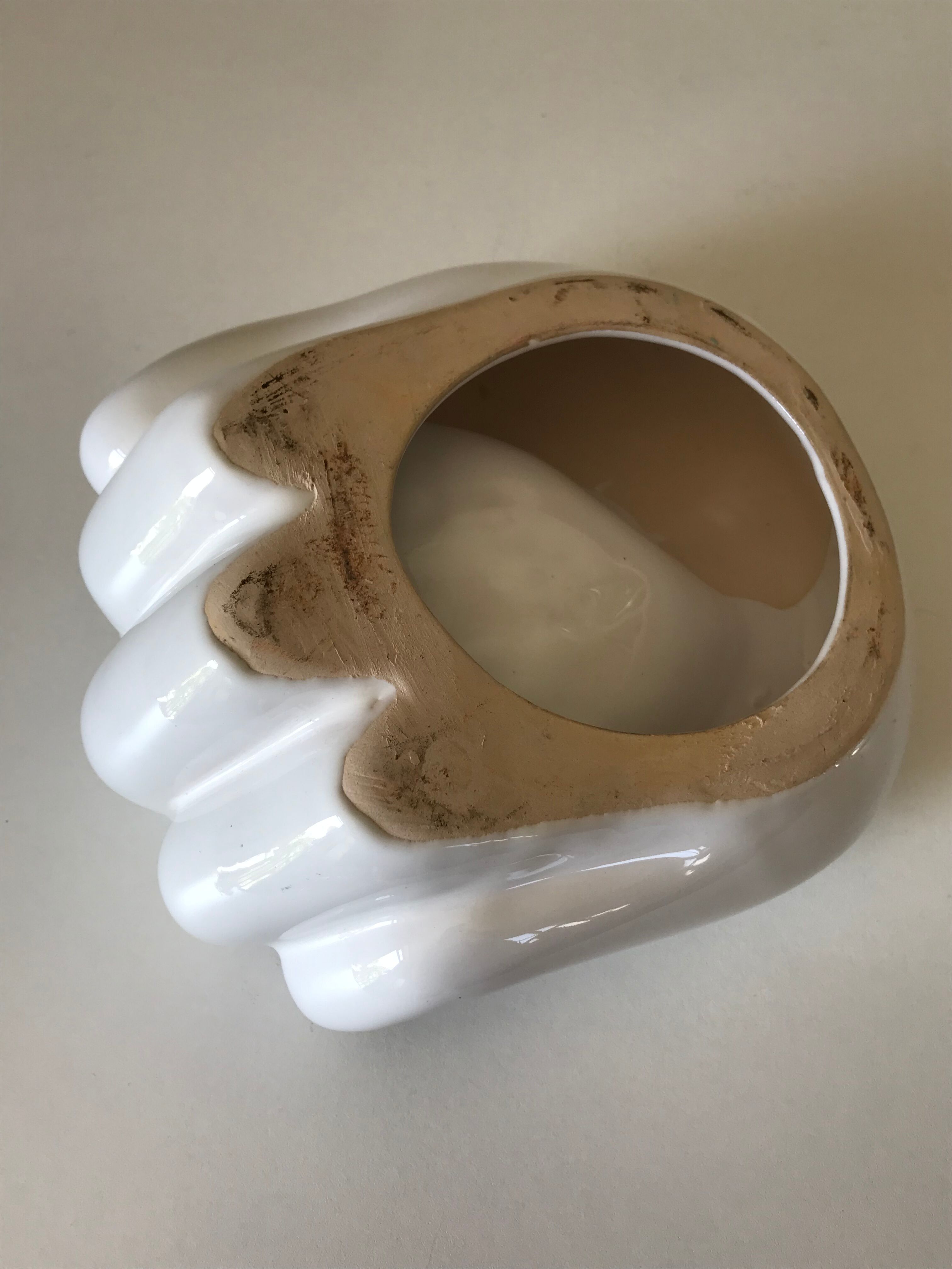 Empty hand ceramic pocket 1980