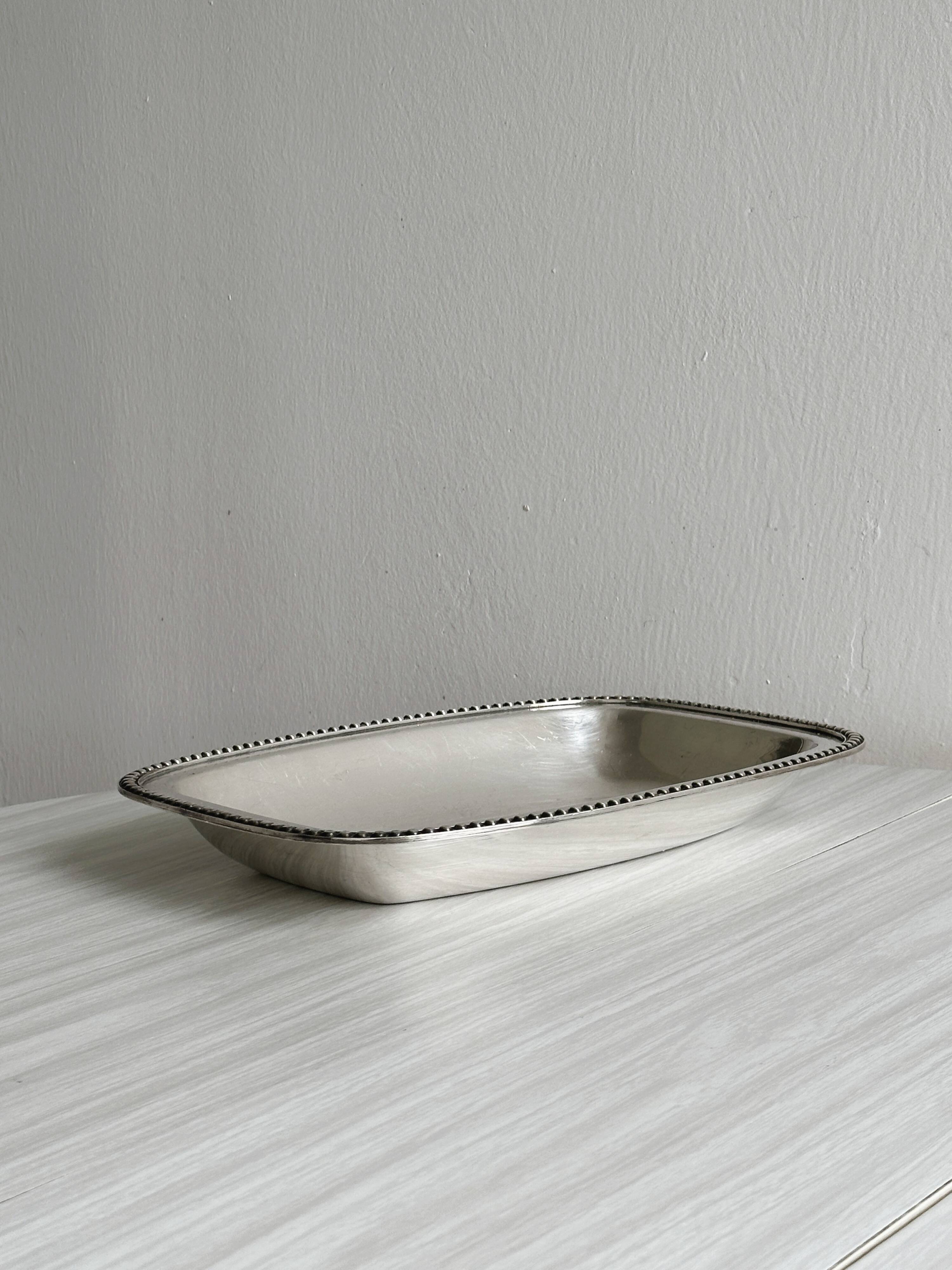 Rectangular silver-plated metal dish