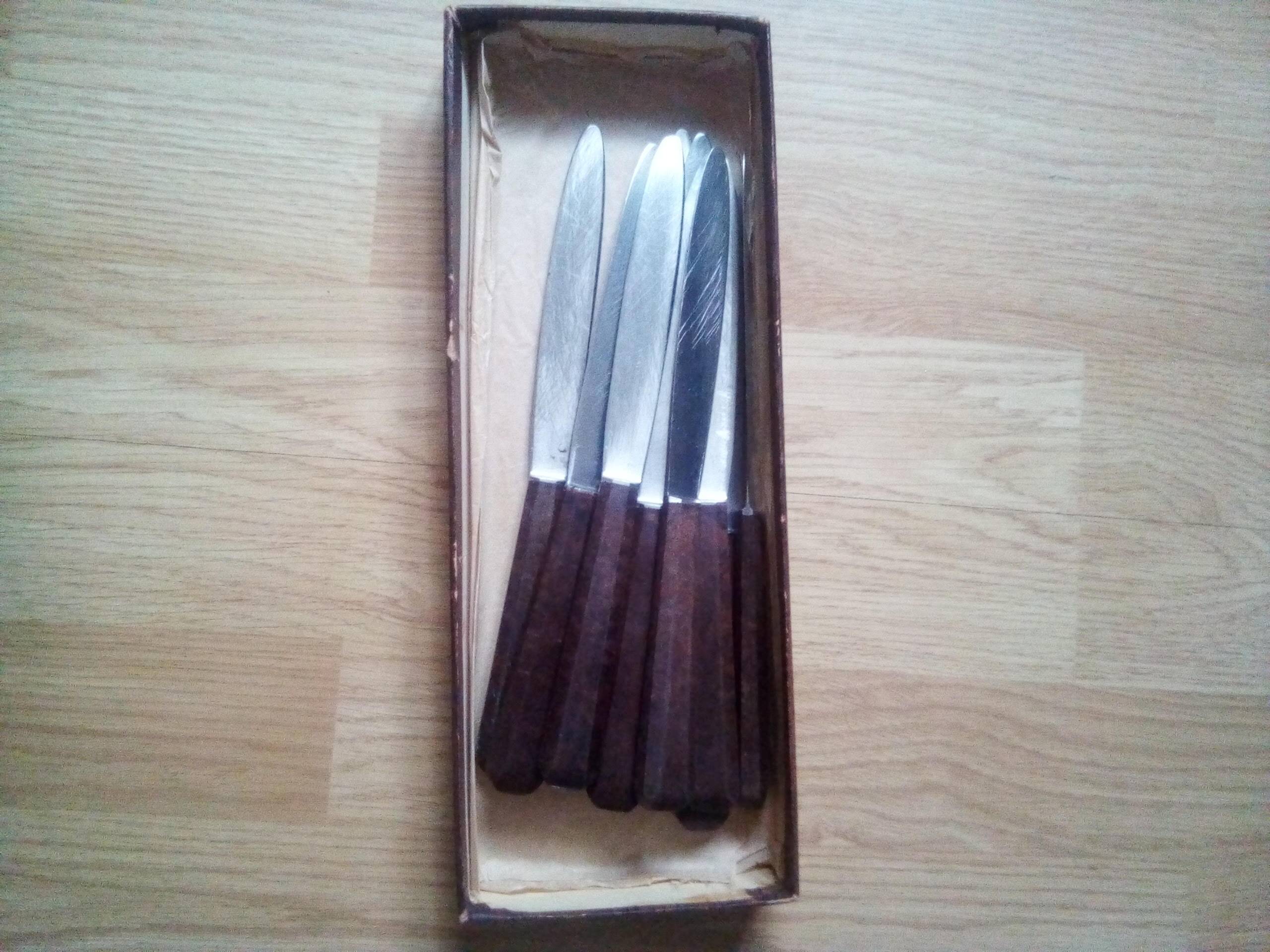 lot of 10 old bakelite and stainless steel knives from the 60s in good condition