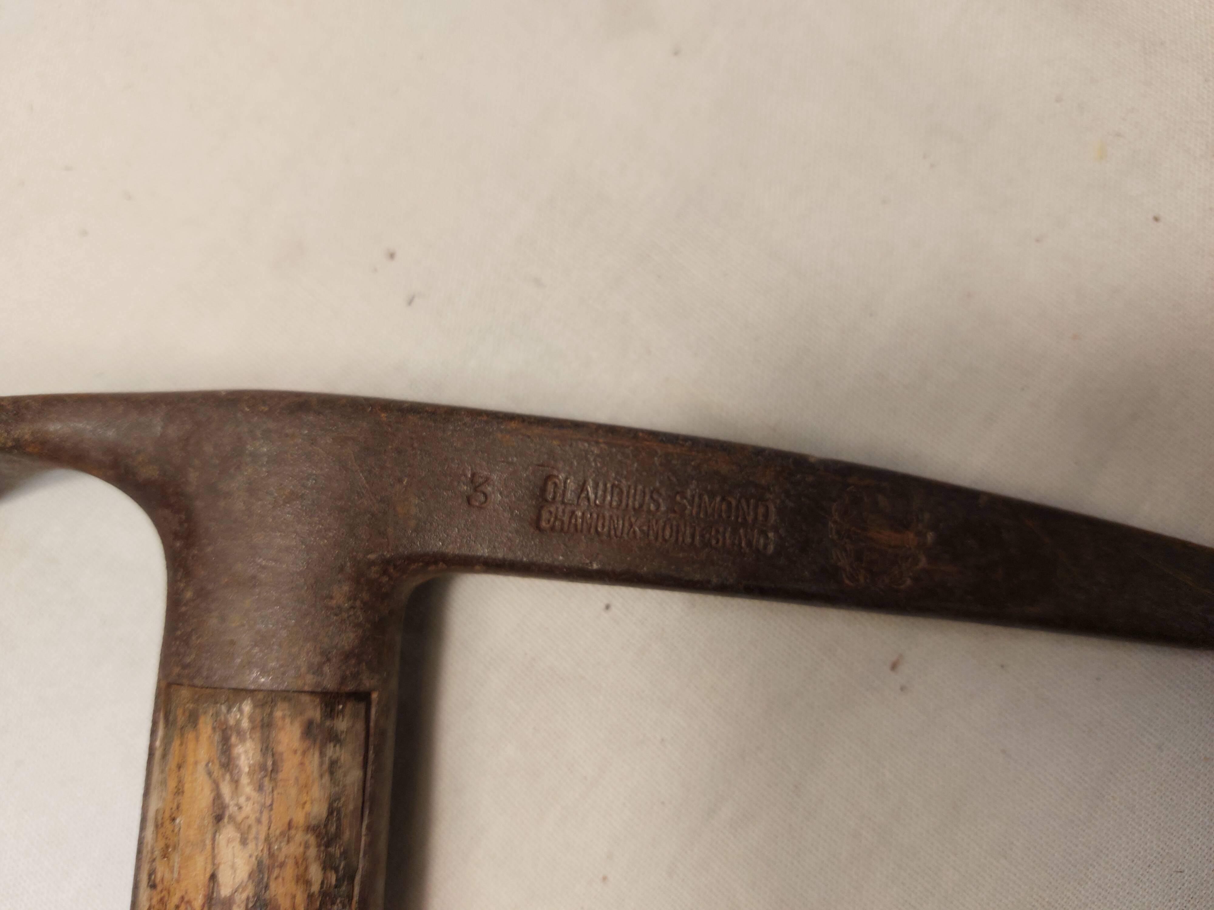 Ancien Piolet de montagne Claudius Simond Chamonix Mont-Blanc 83 cm