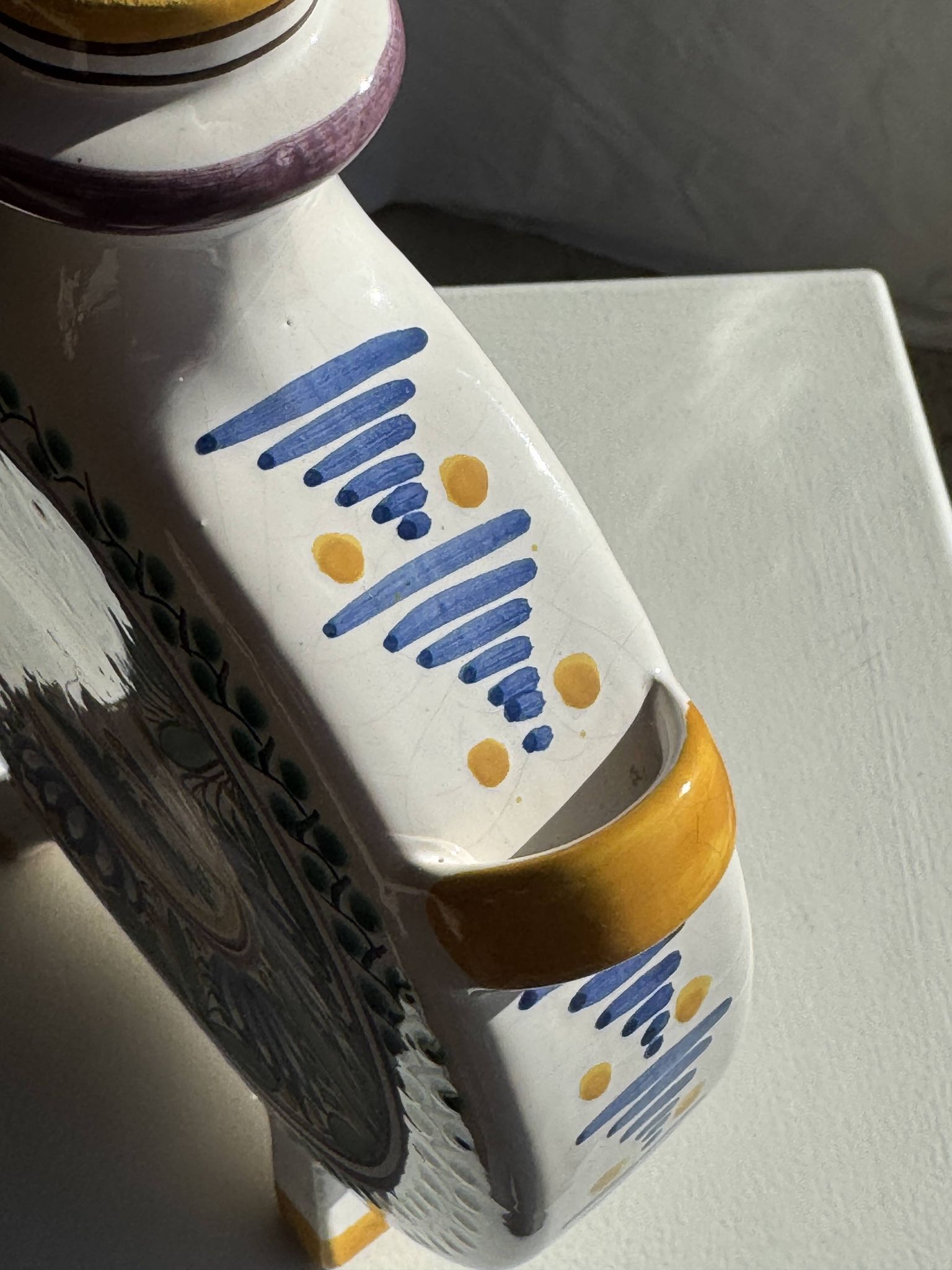 Vintage flat plate in white Modra earthenware, hand-painted.