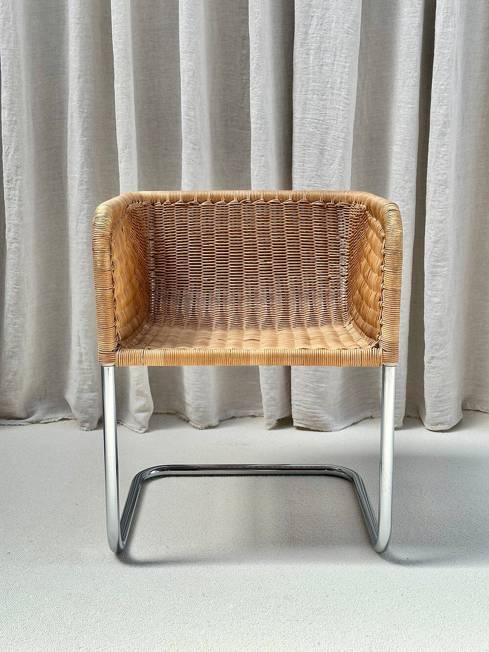 Set of 4 cantilever wicker chairs, attributed to Harvey Probber, USA, 1970s.