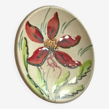 Cerenne Vallauris plate with red flower decoration