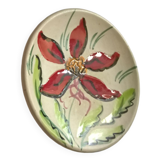 Cerenne Vallauris plate with red flower decoration
