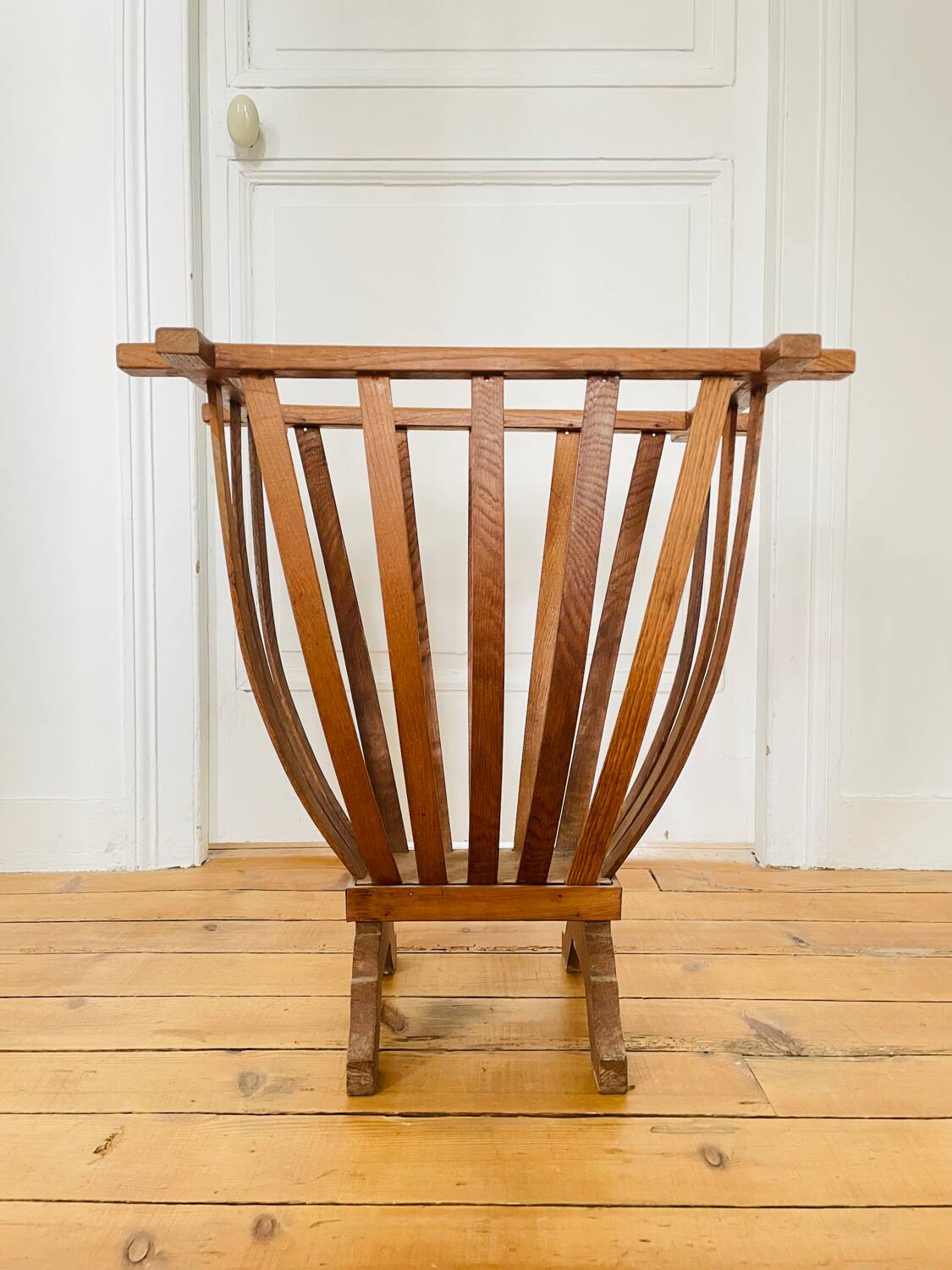Sewing rack, old basket for balls of wool