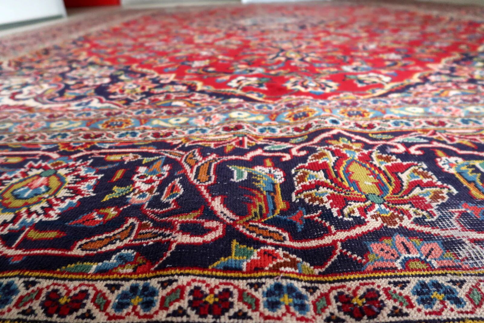 Antique Kashan wool rug, medallion & allover floral, crimson & navy, c. 1920s — 283 × 384 cm — 1C1279