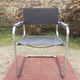 Design armchair with chrome metal tubular base and seat in black Skaï