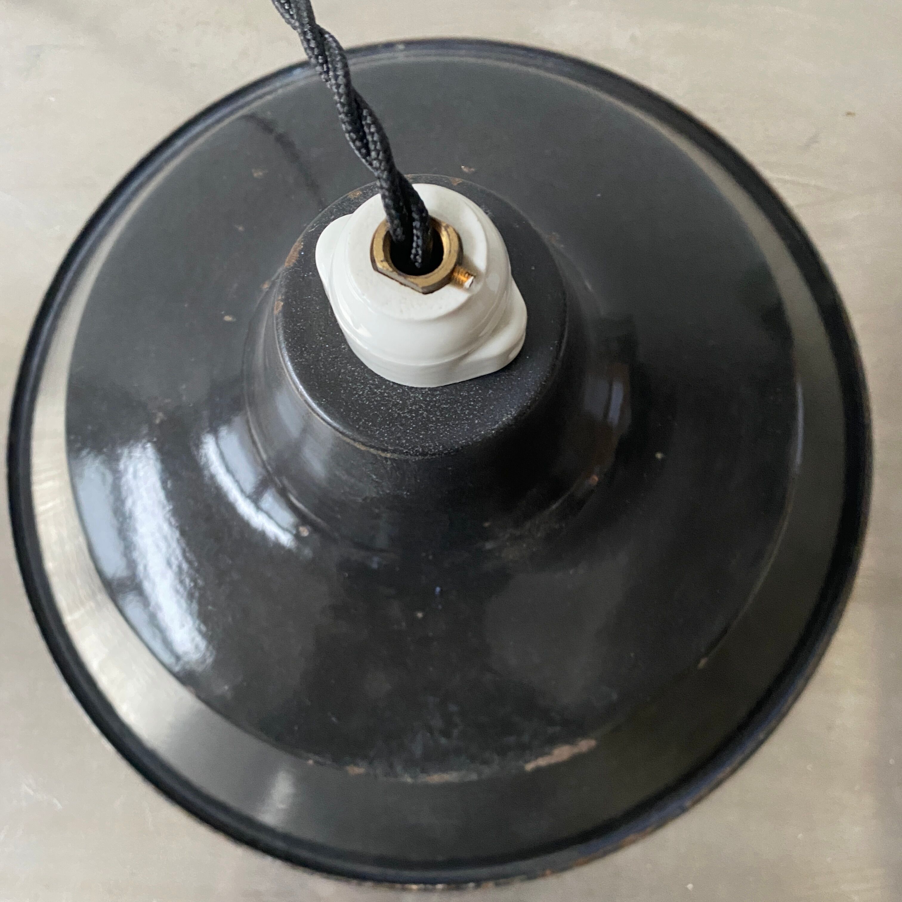 Lot 2 old industrial enamelled suspensions 30 cm