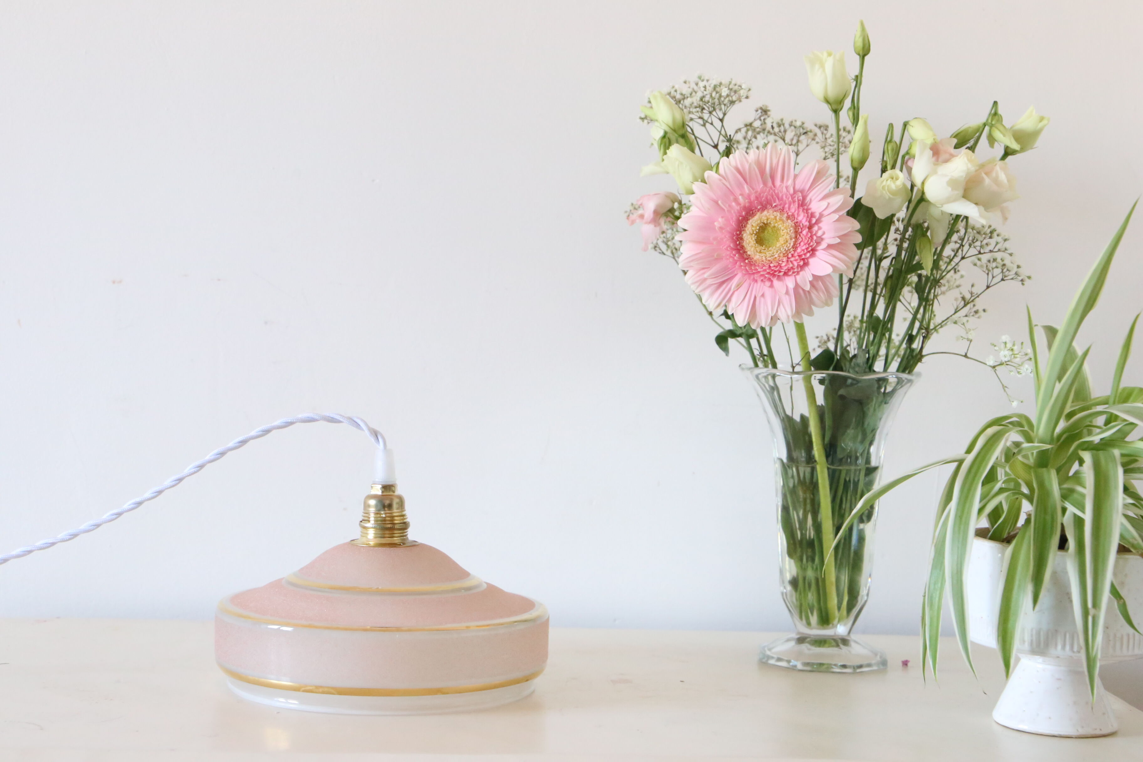 Hanging lamp in granite glass, pink and gold, vintage