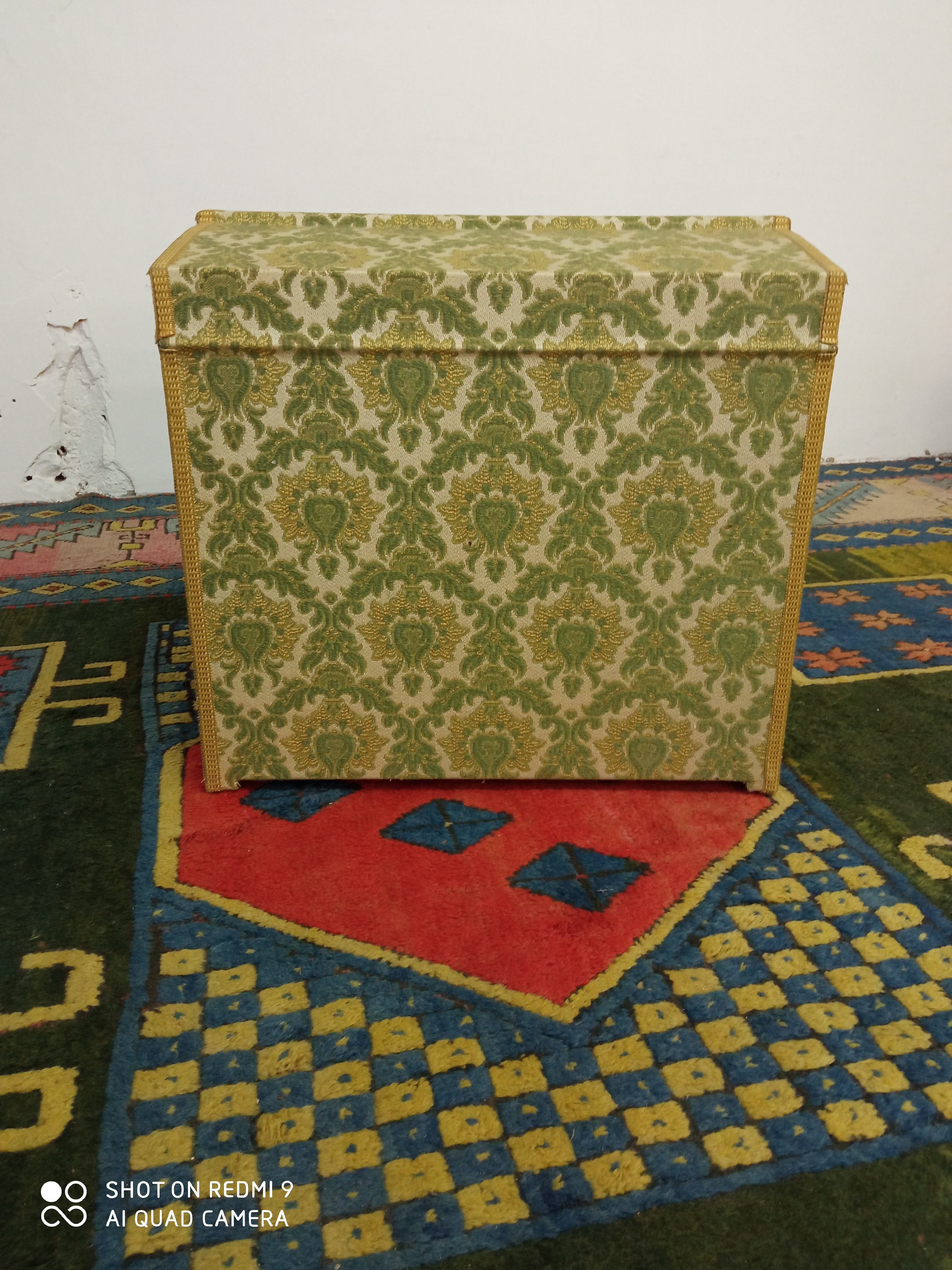 Old malle has drawers