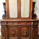 Buffet deux-corps de pavillon de chasse en noyer sculpté style Re