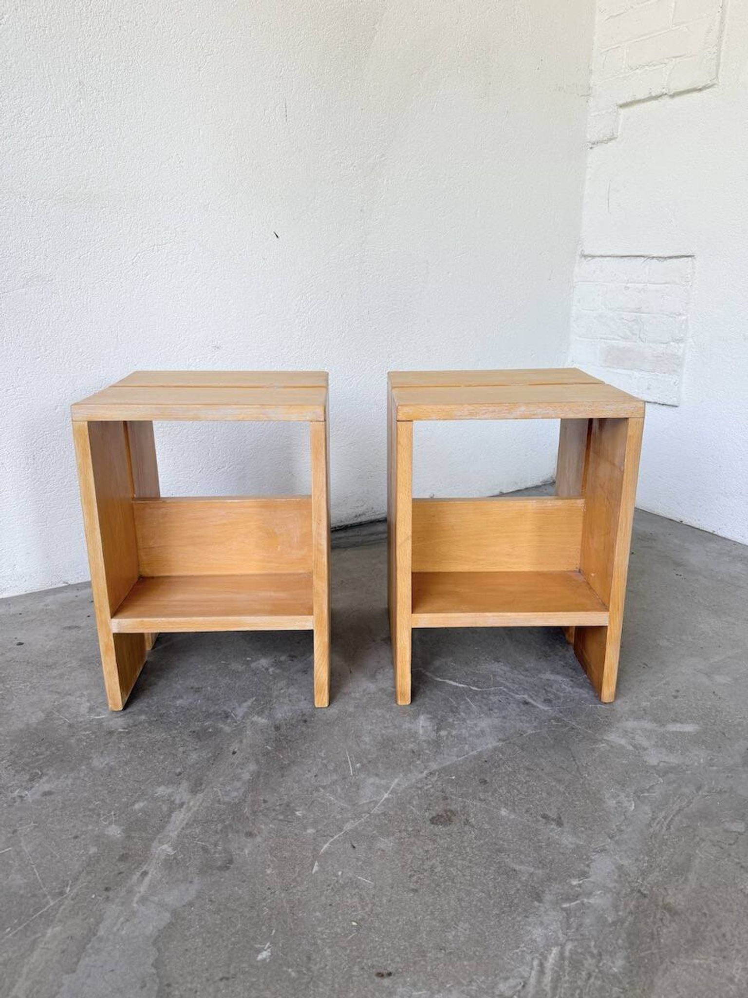 Paire tabourets ou chevets pin mobilier montagne 1950
