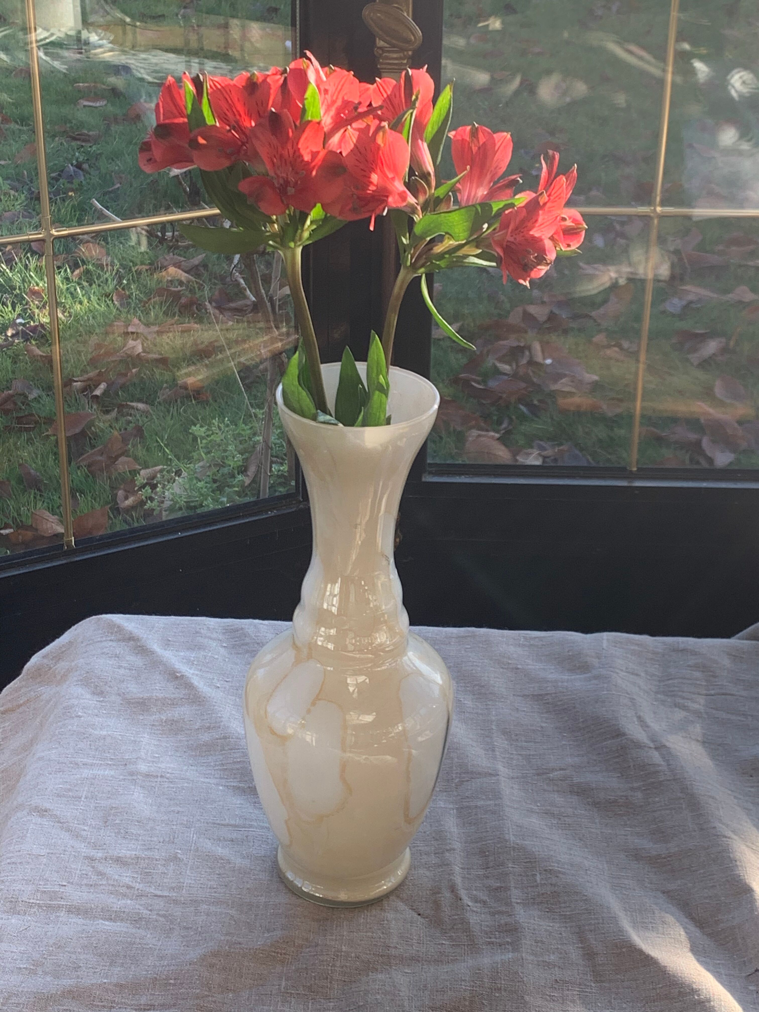 Beige opaline vase vintage marble effect