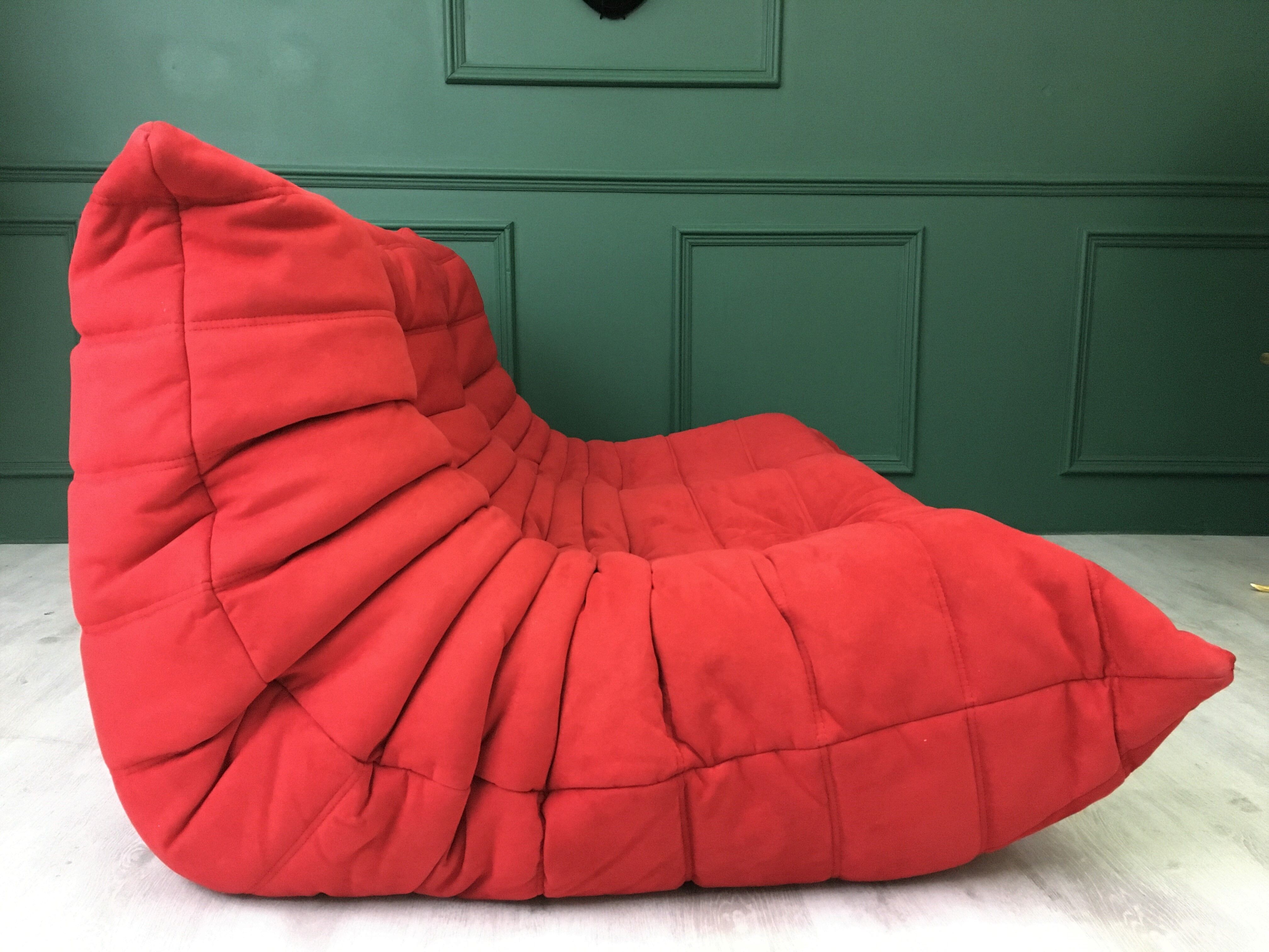 Togo rouge par Michel Ducaroy pour Ligne Roset