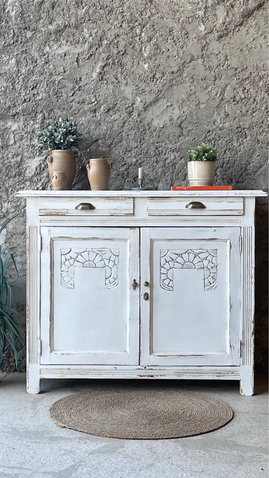 Buffet painted