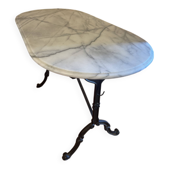 Marble table with cast iron legs in the Café de Paris style