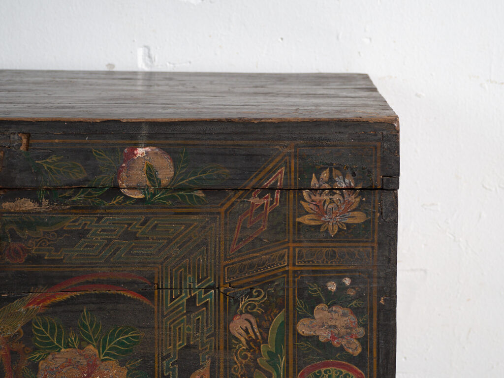 Antique chest painted in pine wood – China, around 1900