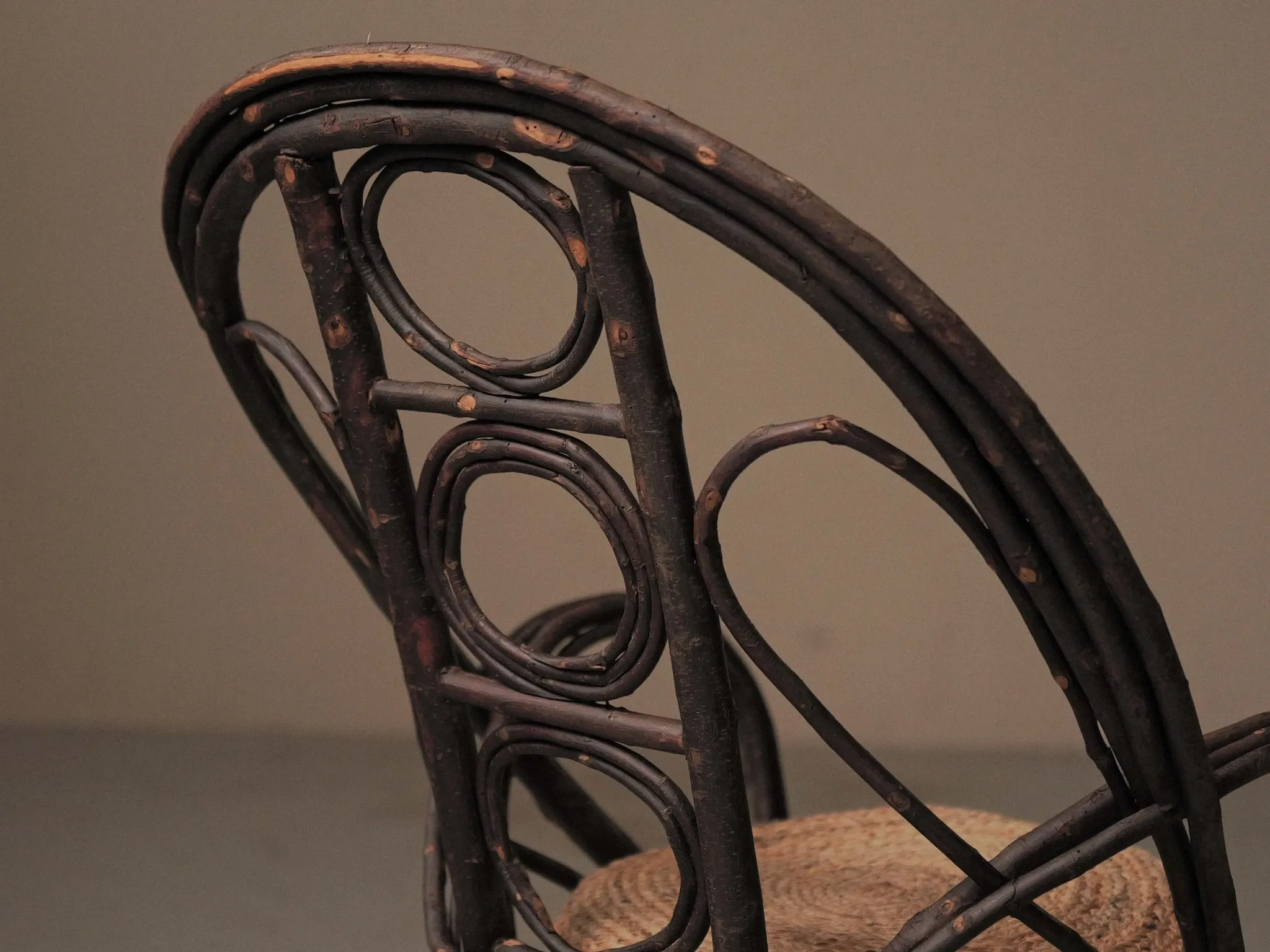 Fauteuil sculptural en bois courbé , Art Populaire, vers 1900