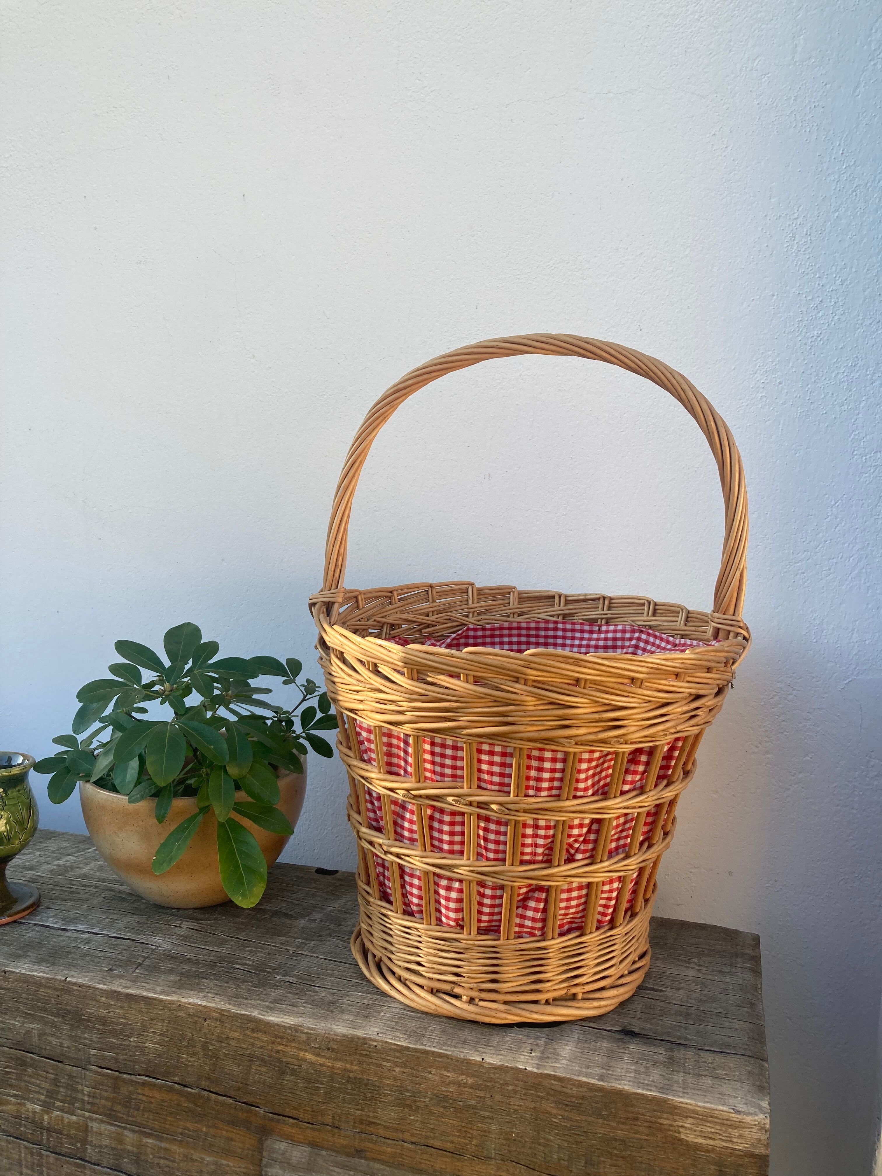 Basket in vintage woven wicker and red gingham