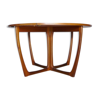 Scandinavian round table in teak by Beithcraft