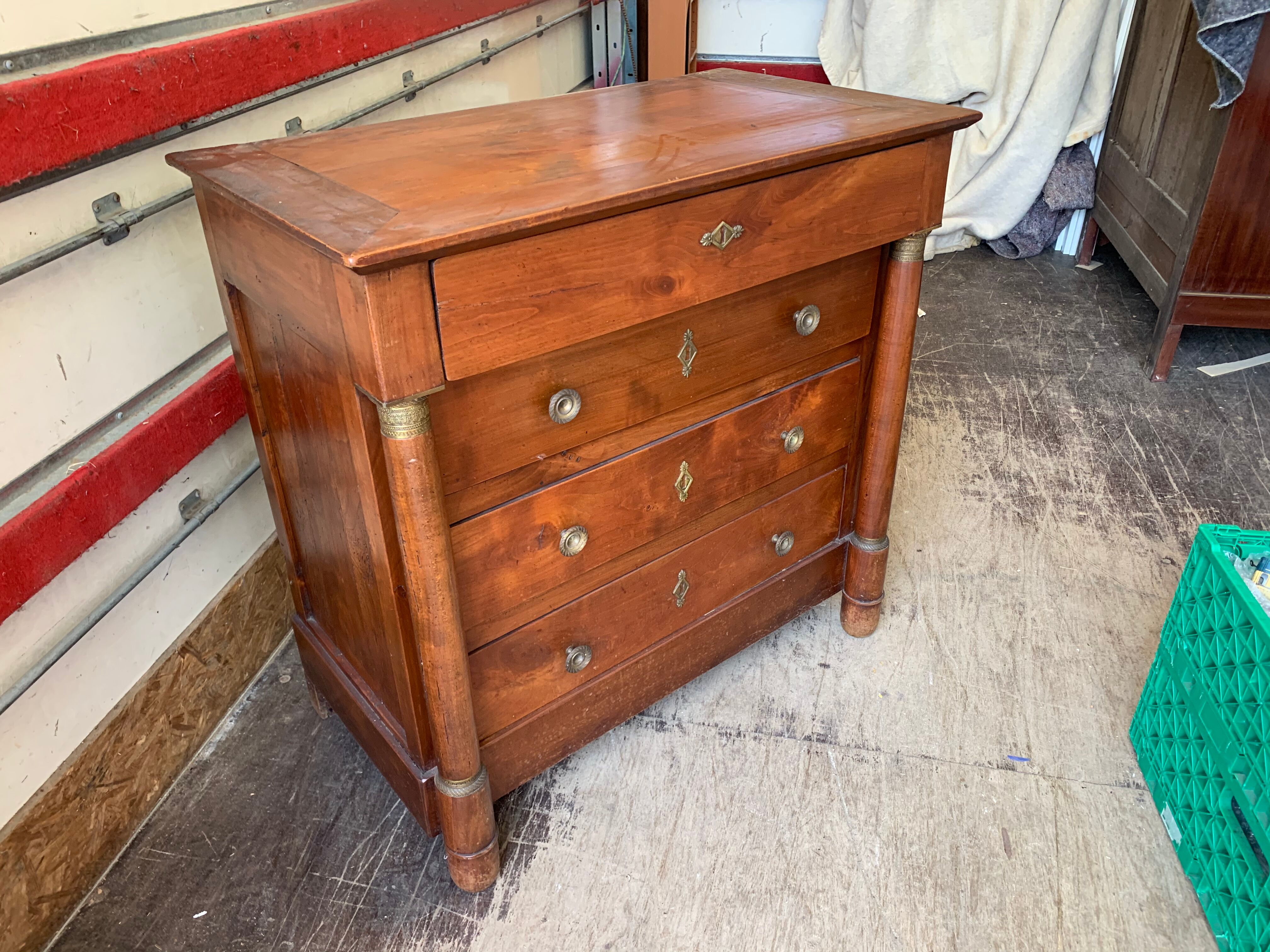 Empire dresser