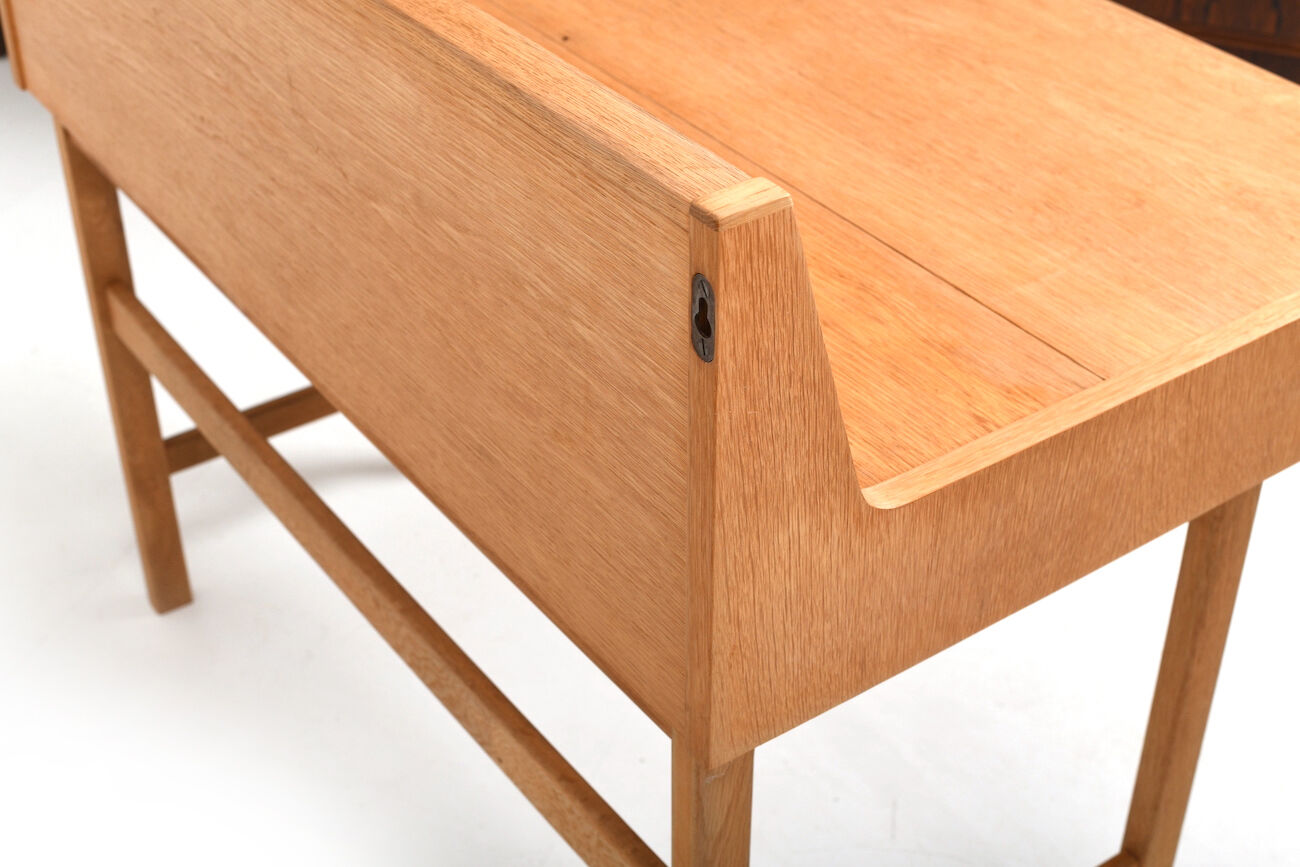 High quality modern danish oak desk 1960s