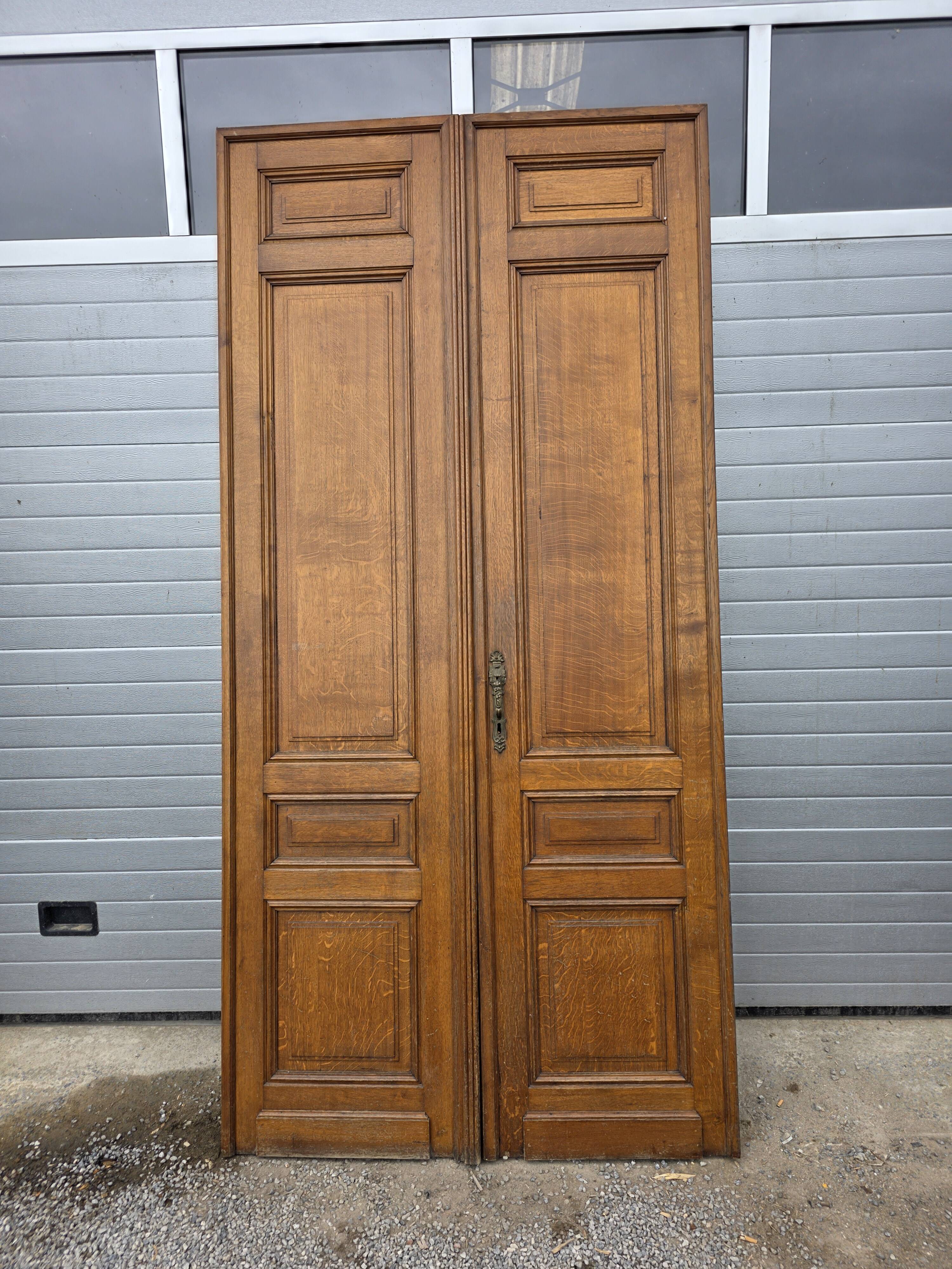 Paire de portes de séparation anciennes