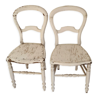 Paire d'anciennes chaises en bois blanc