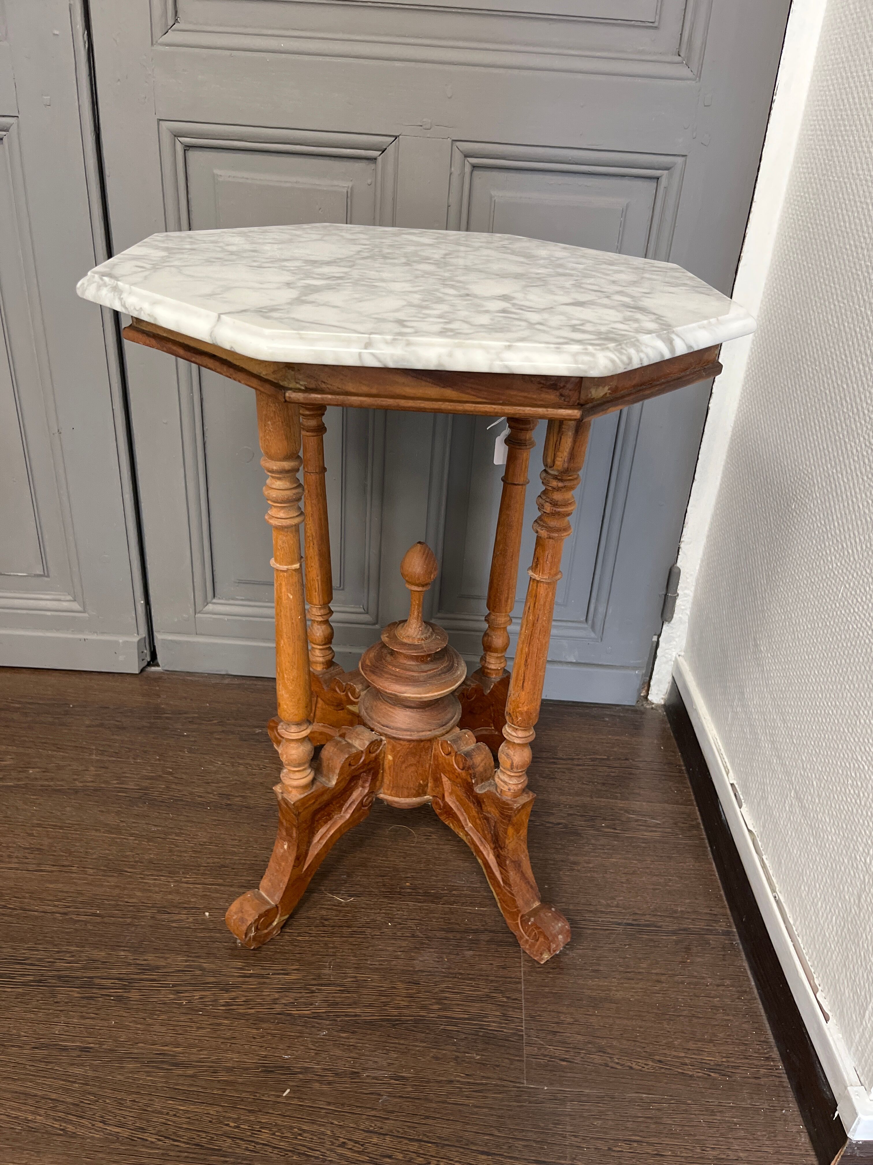 Indian pedestal table