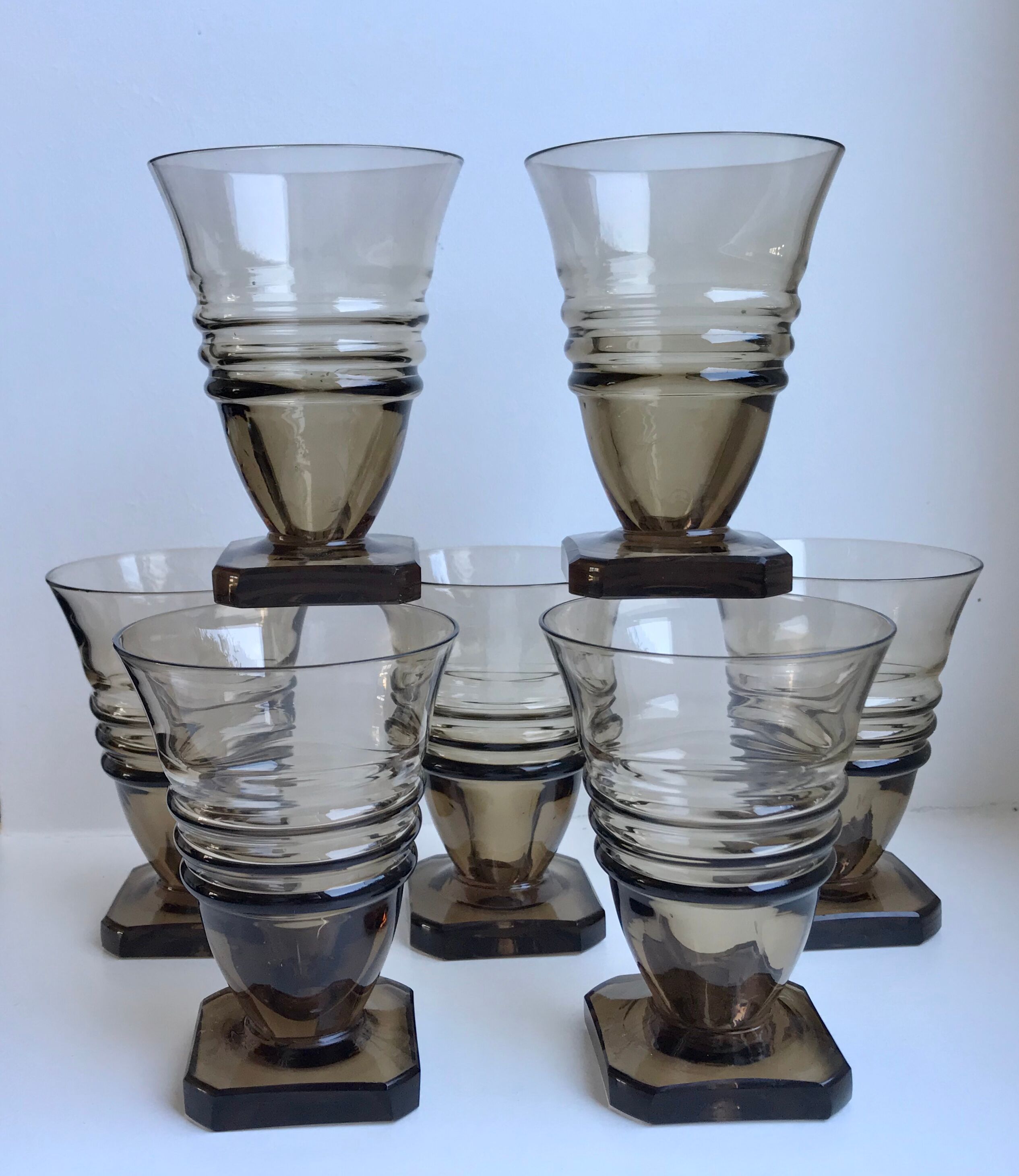 Set of 7 glasses in art deco smoked glass 30s