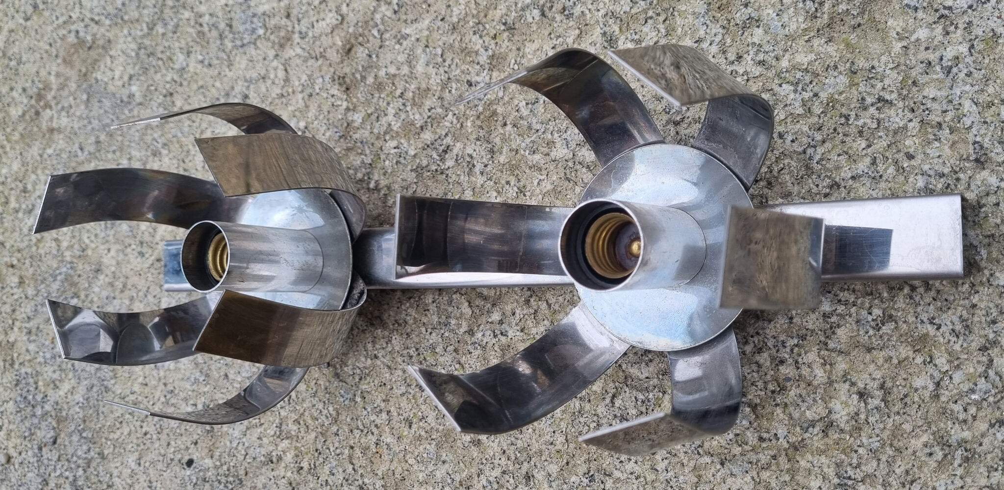 Wall lamp "Fleur de lumière" chromed aluminum 70s