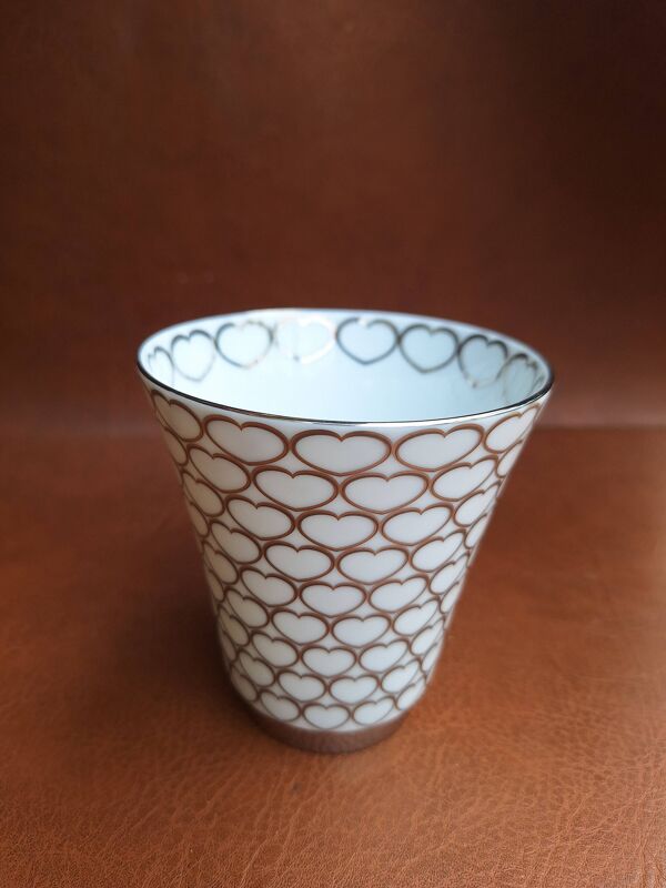 Cache-pot Haviland en porcelaine de Limoges blanche et dorée à décor de coeurs