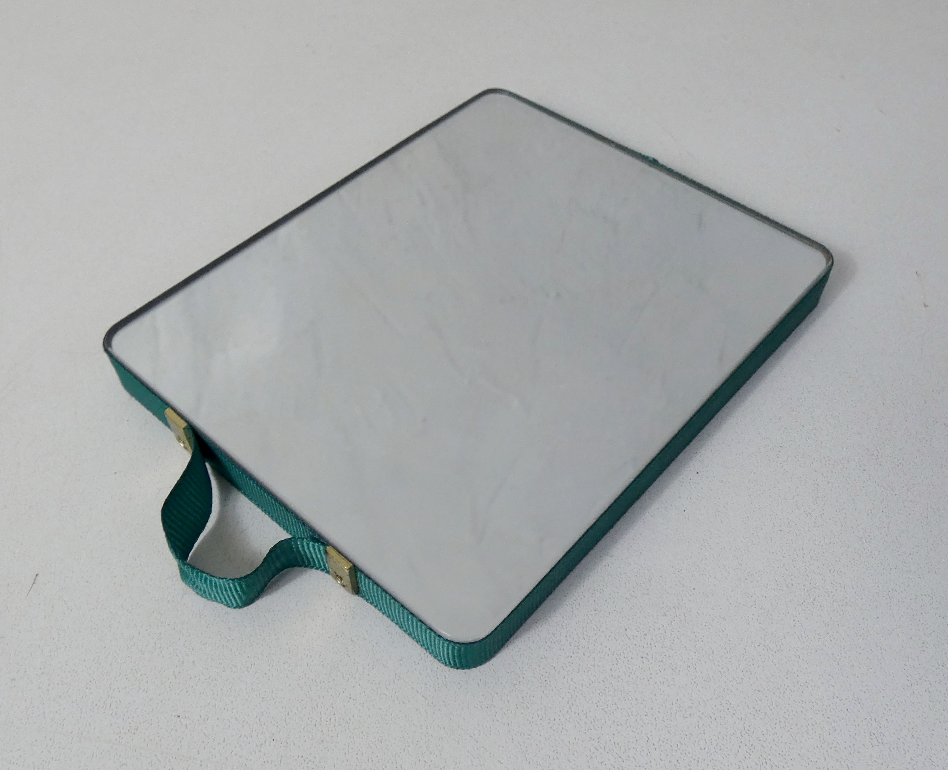Miroir ruban vert design scandinave Inga Sempé pour Hay