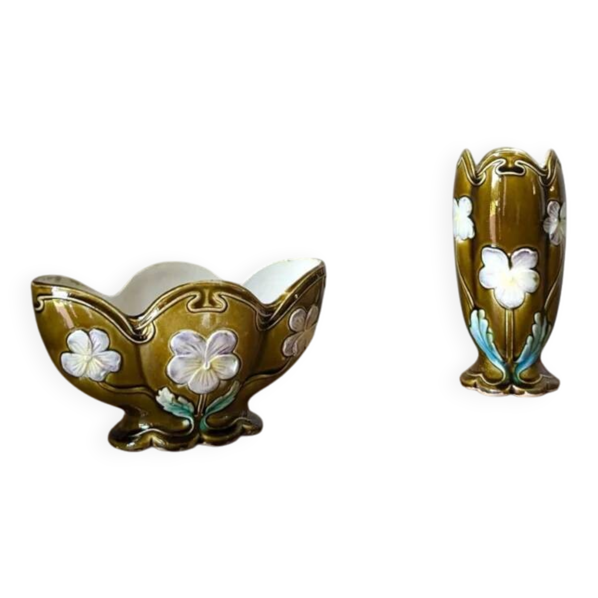 Paire de vases en barbotine