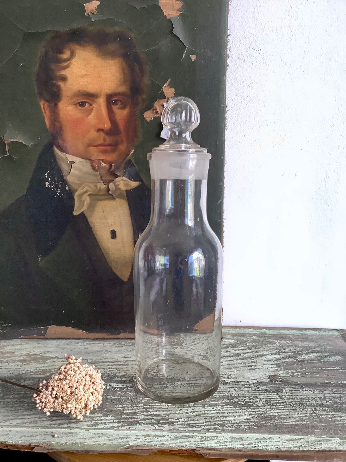 Transparent glass bottle or jar