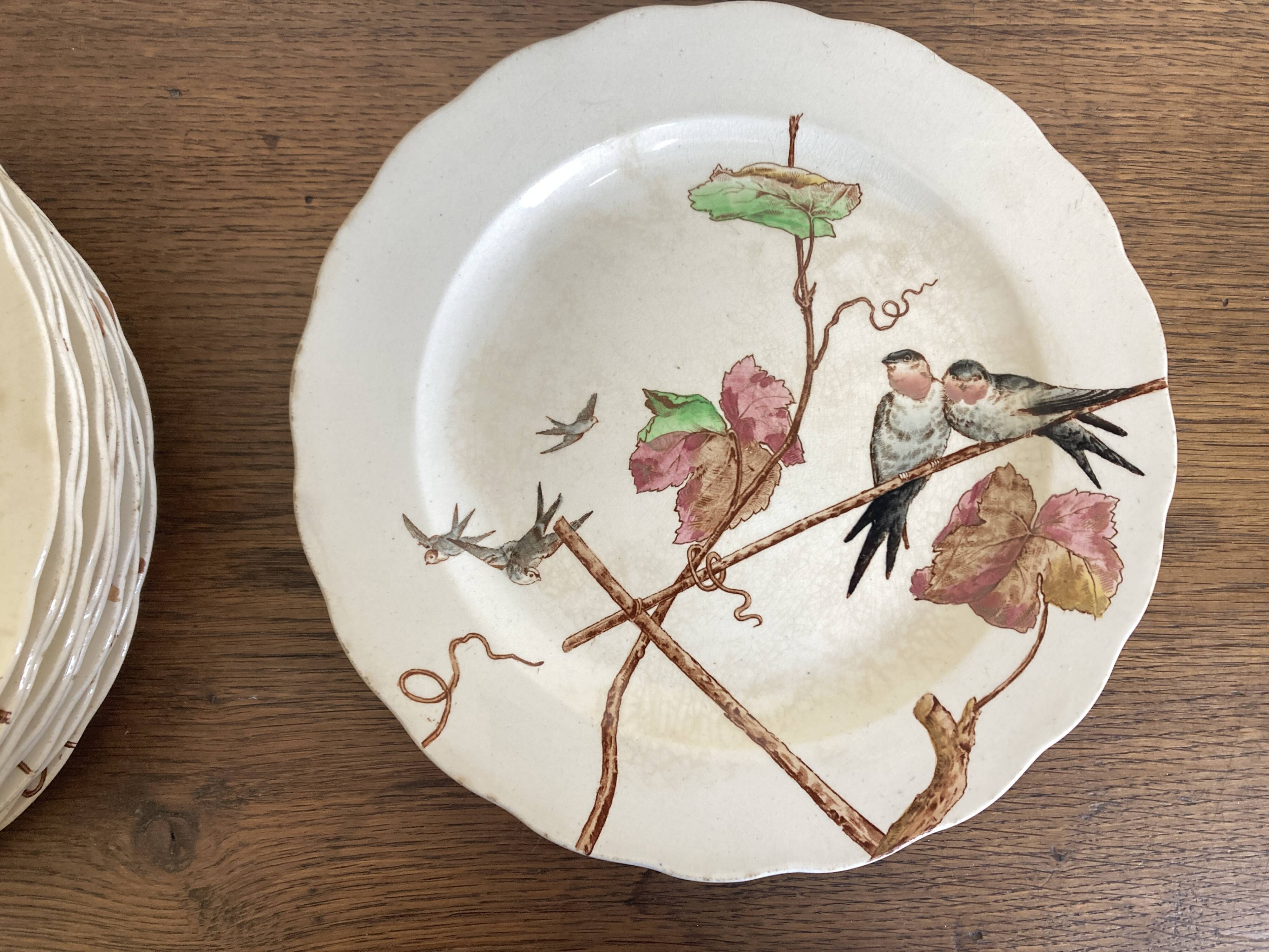 set de 12 assiettes polychrome 1850 ondulées Brownfield England oiseaux