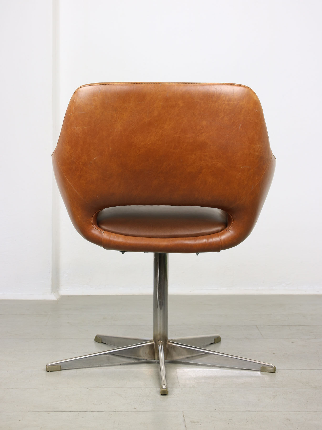 Mid-century brown leatherette swivel chair from Stol