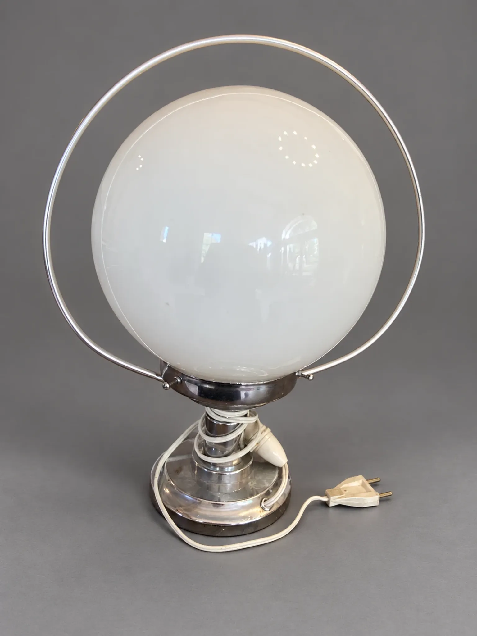 Vintage Saturn lamp – The retro-futuristic elegance of the 70s