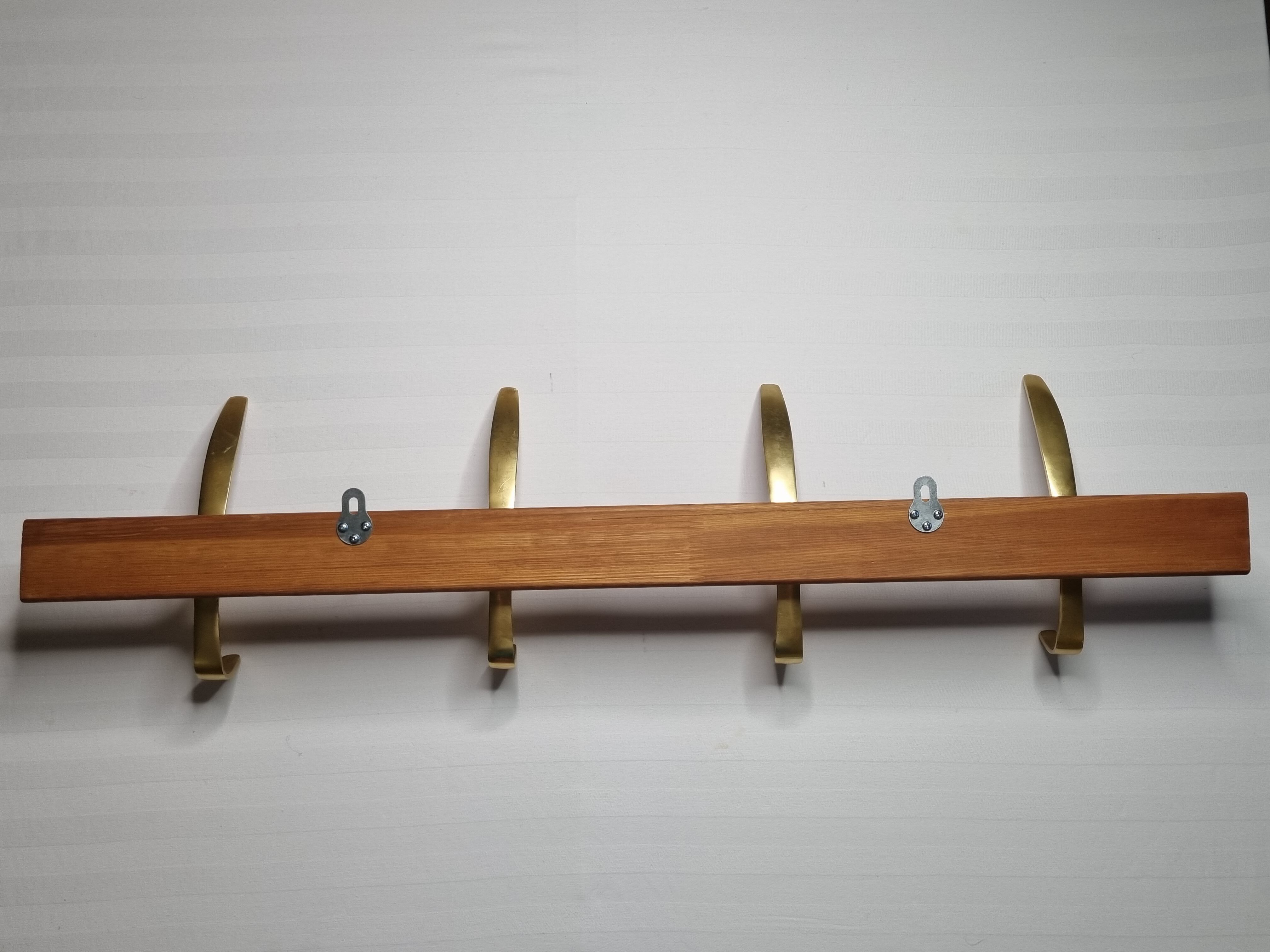 Portemanteau en laiton et bois, 4 patères doubles vintage