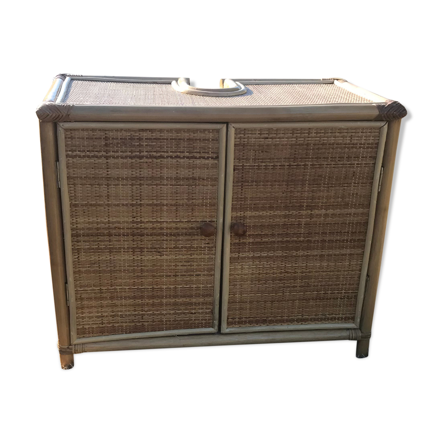 Bathroom furniture in rattan and bamboo