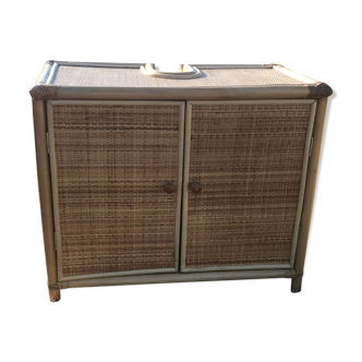 Bathroom furniture in rattan and bamboo