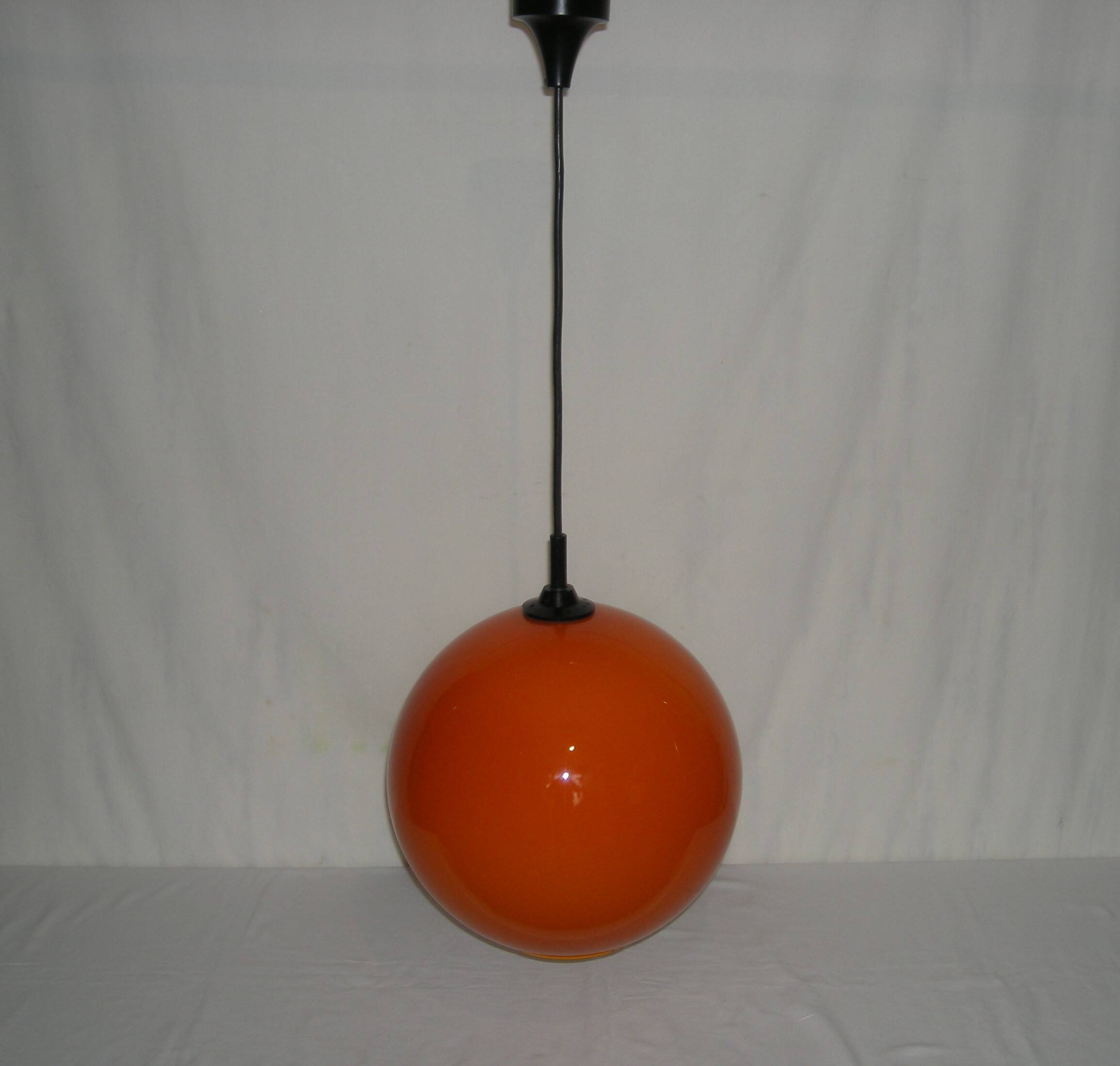 Suspension Boule orange des années 60 - 70