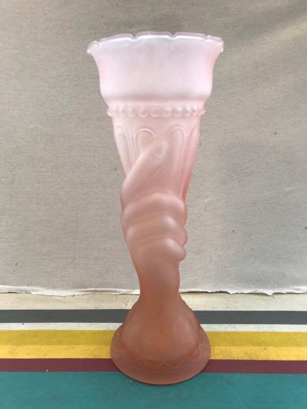 Vase ancien art deco verre moule rose forme main avec torche années 40 vintage