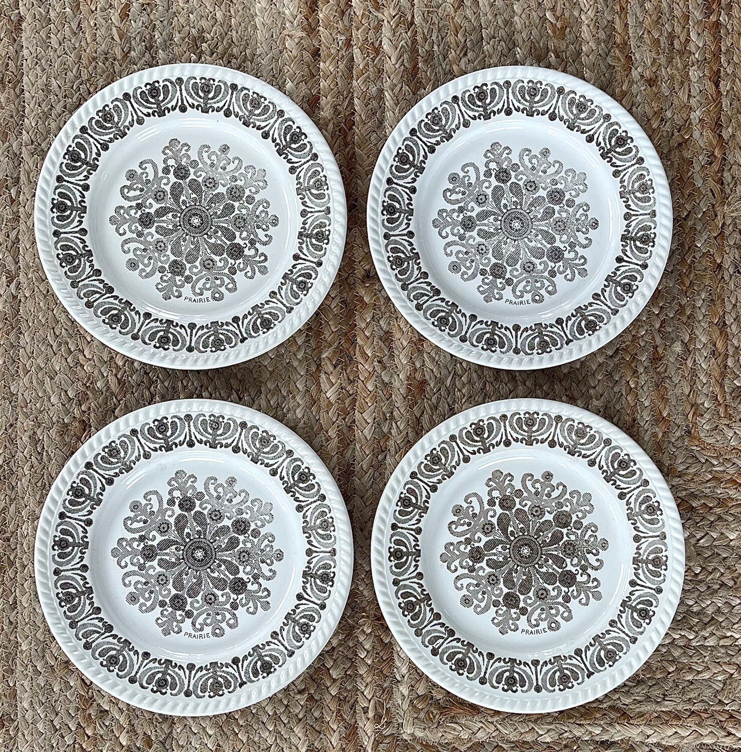 Set of 4 flat plates