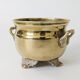 Cache-pot vintage en laiton sur pieds avec anses