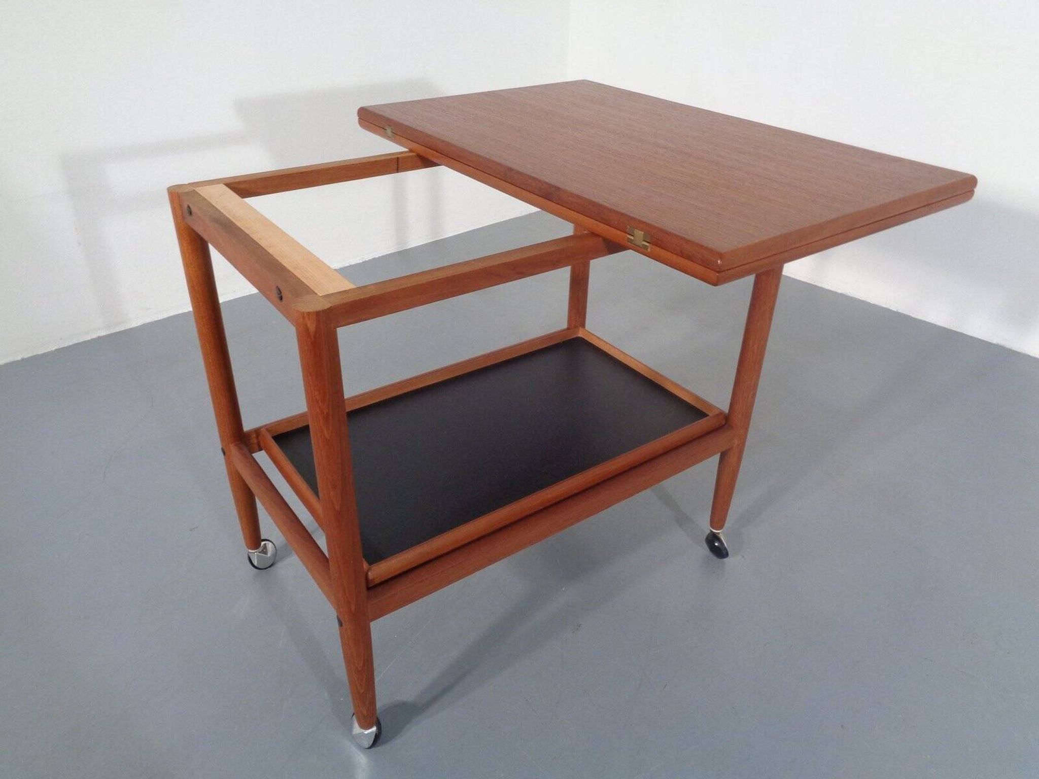 Teak Flip-Flop Expandable Cart with Removable Tray by Grete Jalk for Poul Jeppesens Møbelfabrik, Denmark, 1960s