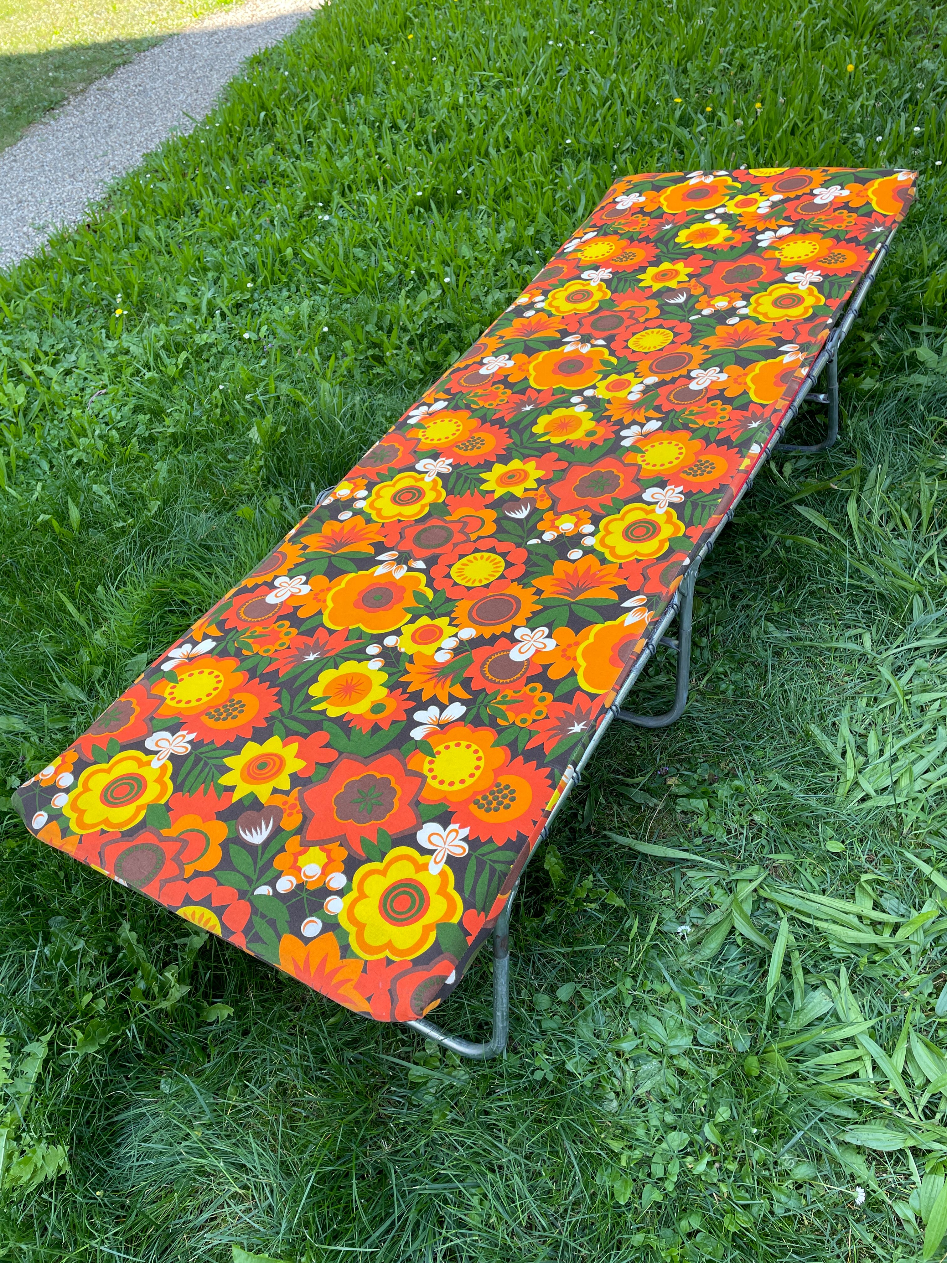 Vintage 70s floral sun lounger