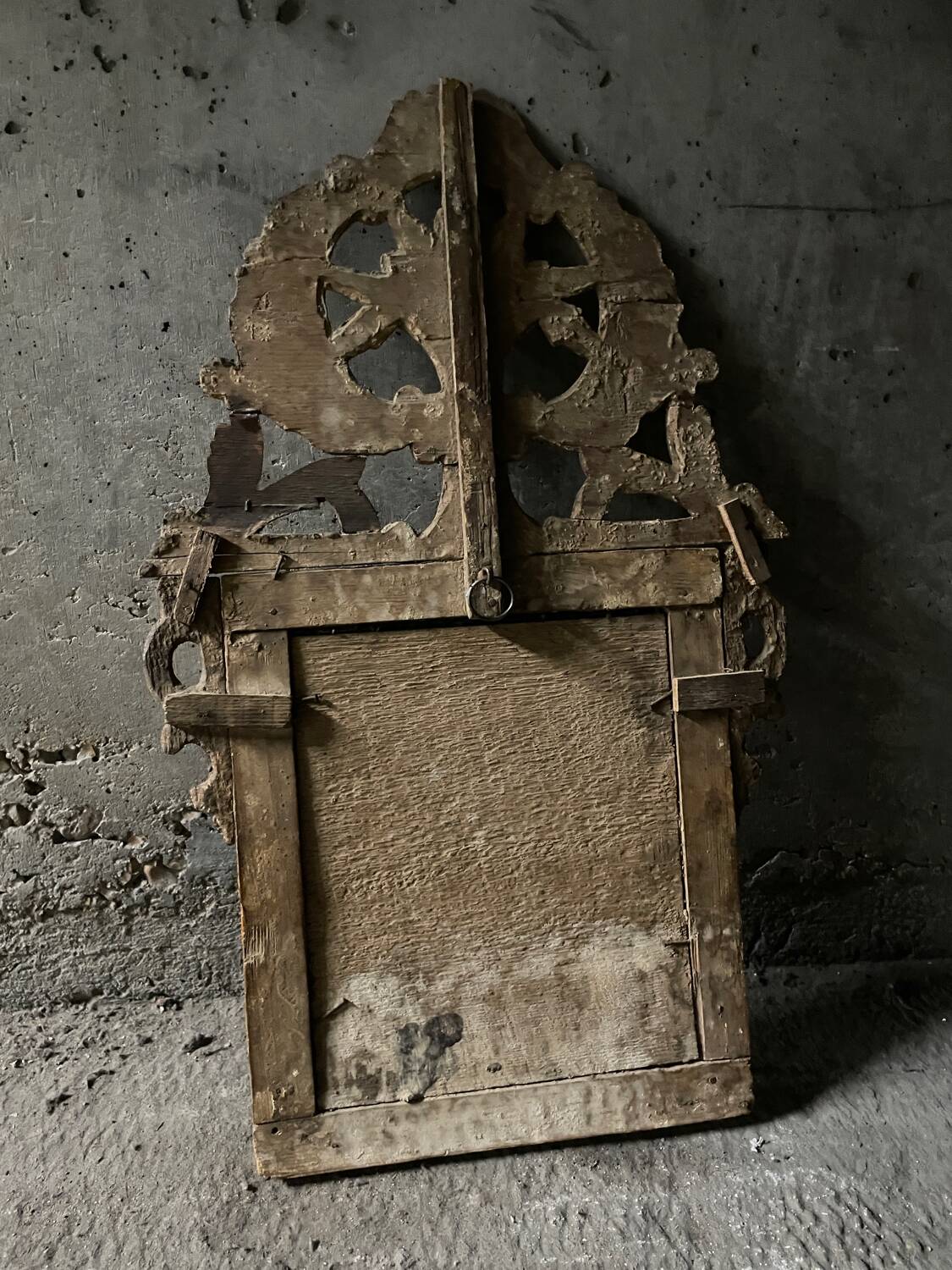 Folk art, Louis XVI style gilded mirror, 18th century