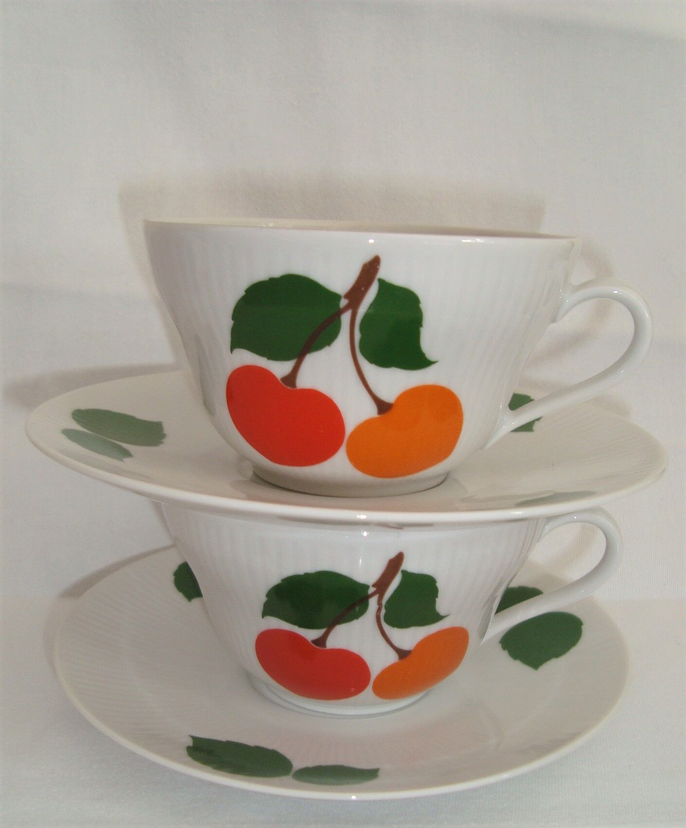 Duo cups and milk pot porcelain bavaria orange and vintage green 70